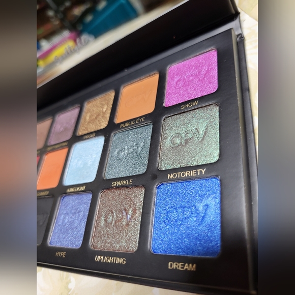 Illuminati X Isa & OPV Beauty Spotlight Palettes - Picture 14 of 16